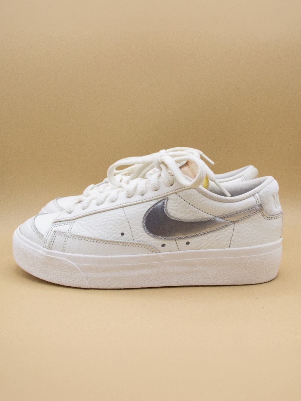 Nike Blazer Platform Low Faux Sherpa Fur White Shoes DO8993-100 Women's Size 7.5